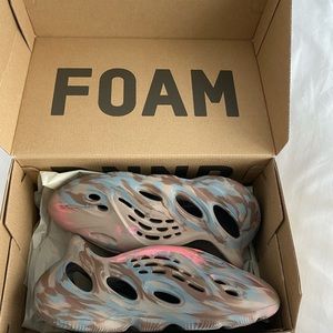 Yeezy Foam RNNR MX Sand Grey